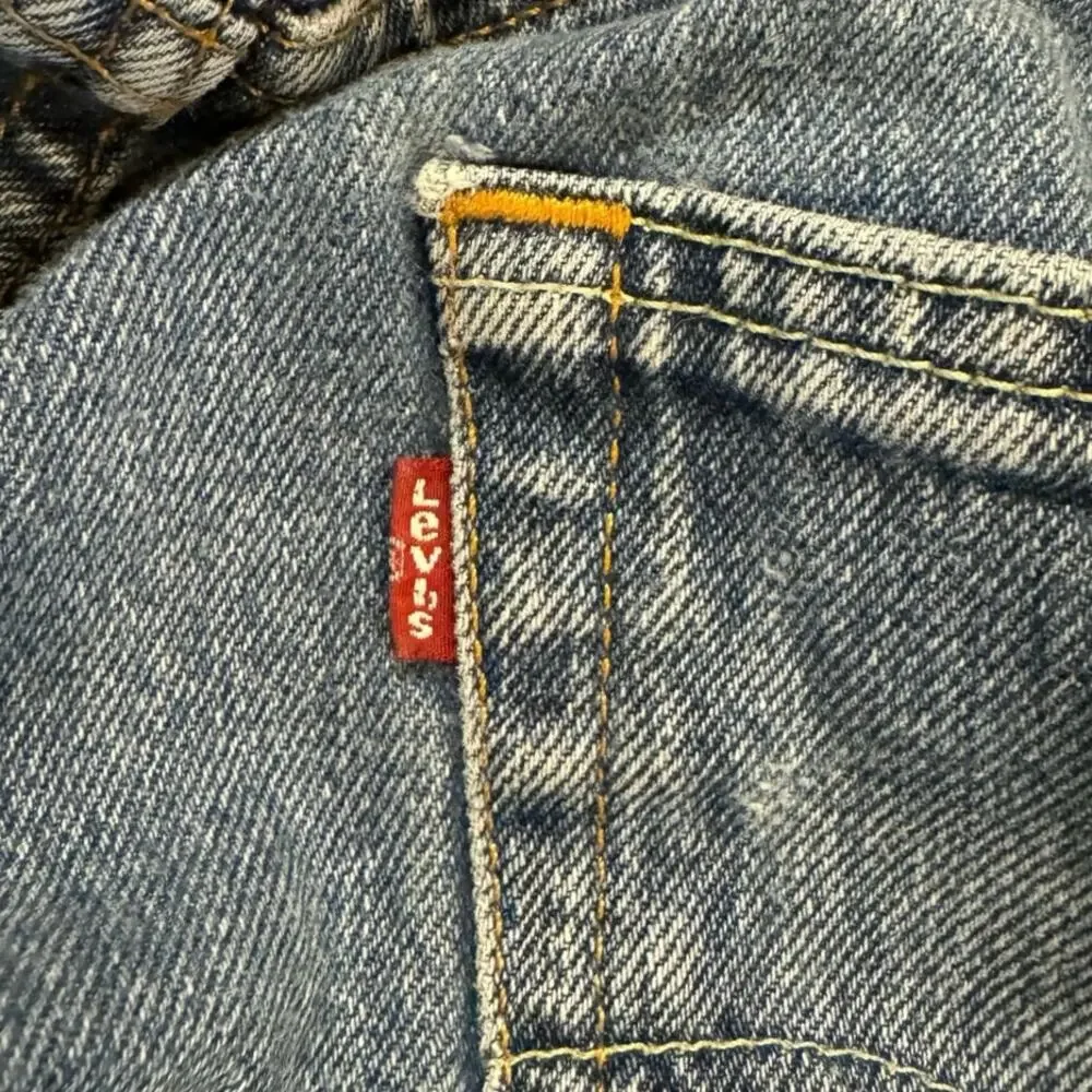 Levi's 505 Jeans Men 33 x 32 Relaxed Straight Leg light Wash Denim - Picture 7 of 8